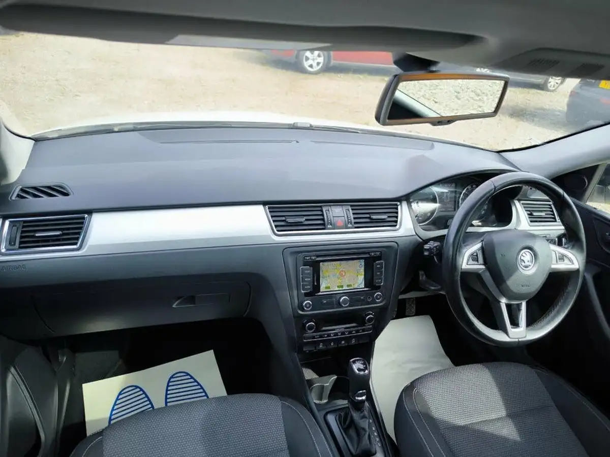 2014-skoda-rapid-spaceback-14-elegance-greentech-big-13