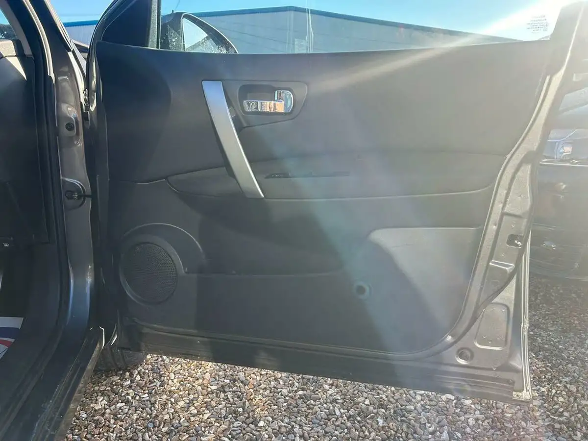 2012-nissan-qashqai-20td-n-tec-big-63