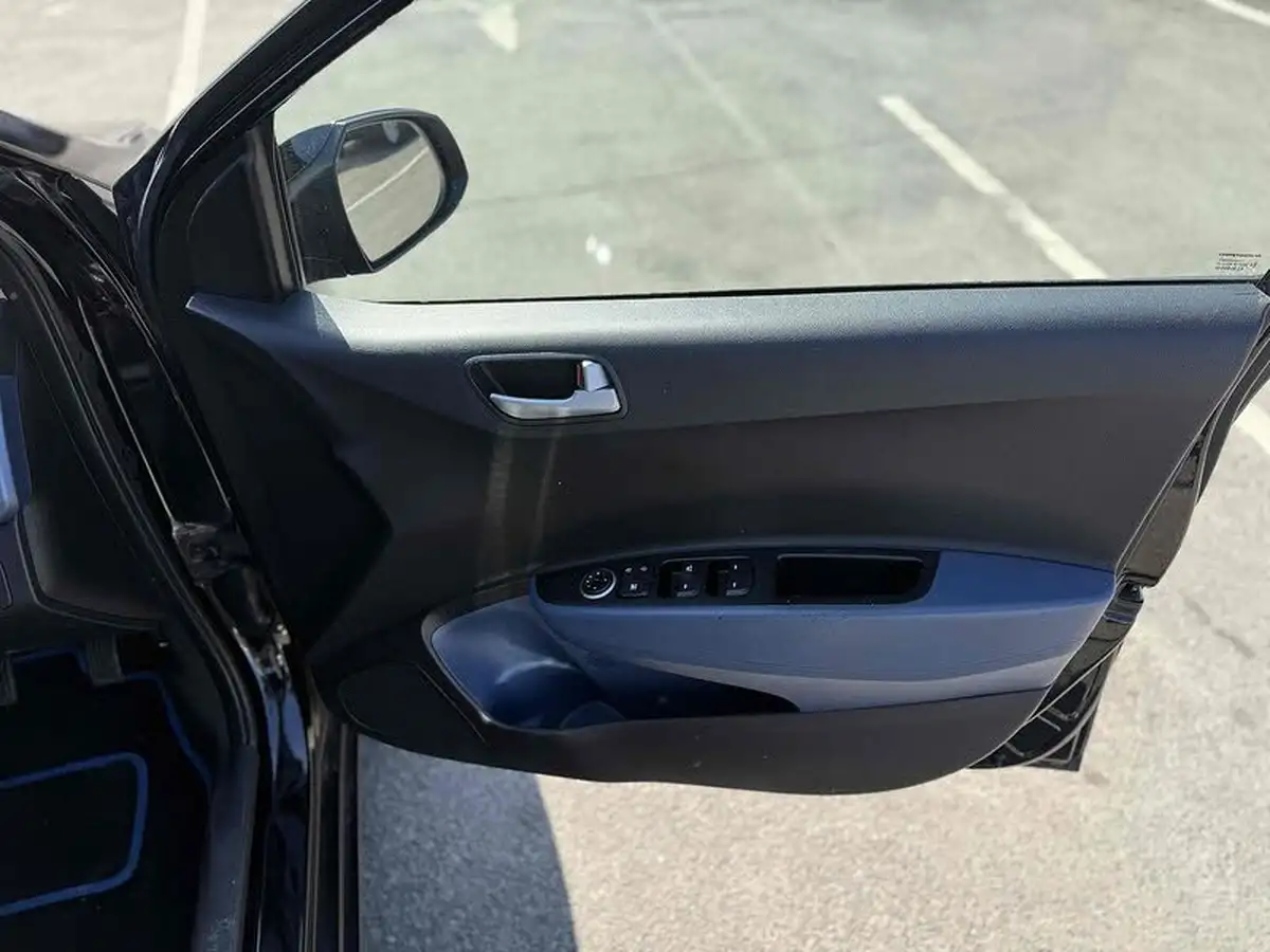 2016-hyundai-i10-12-premium-se-big-16