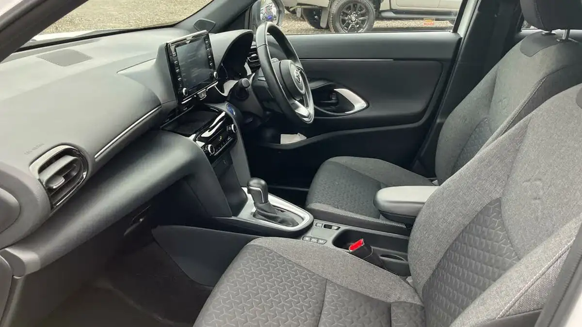 2022-toyota-yaris-cross-15-vvt-i-design-big-9