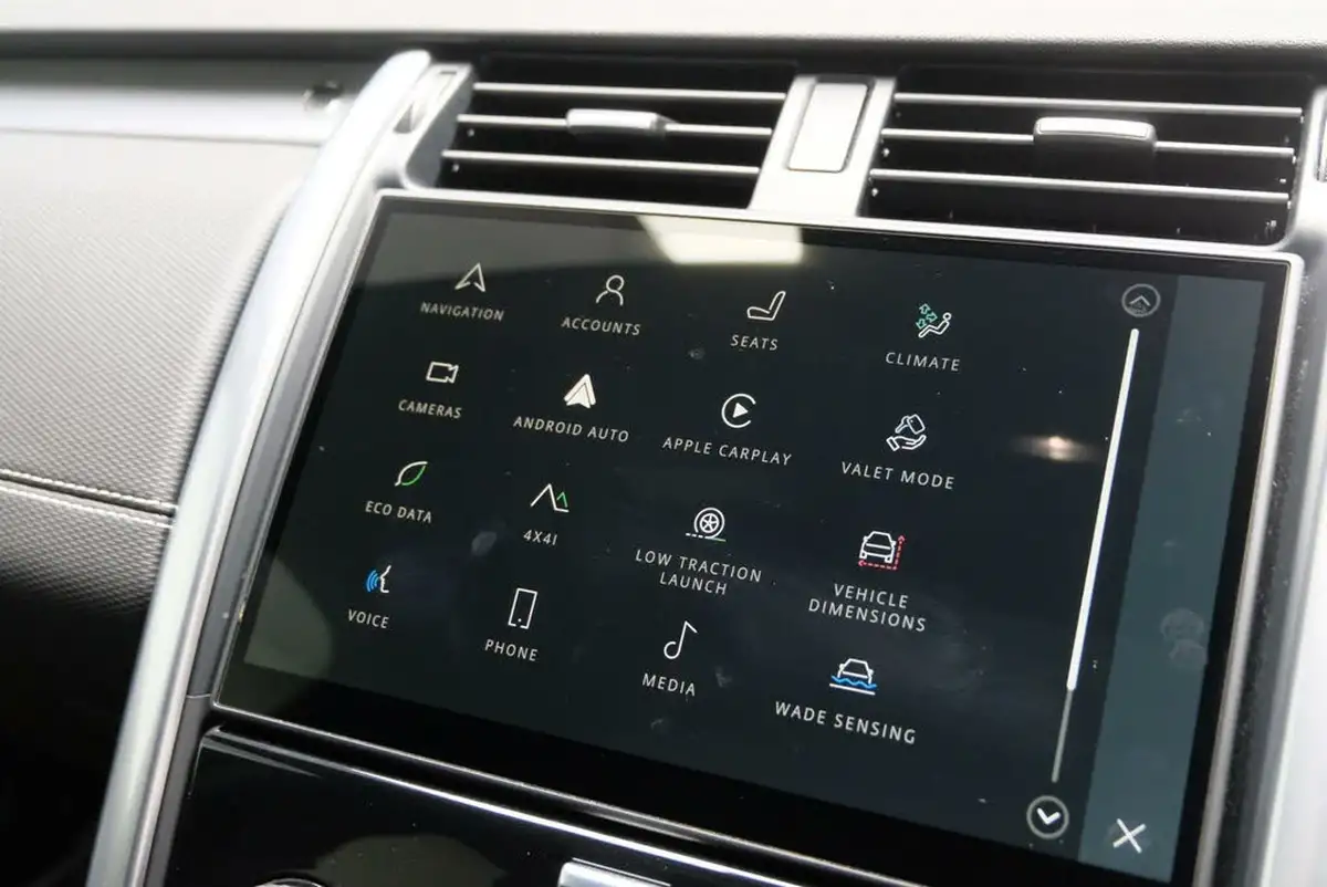 2024-land-rover-discovery-30-d300-dynamic-se-big-39