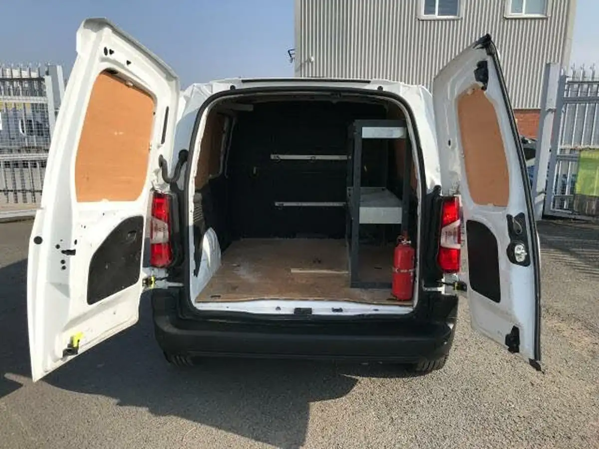 2021-peugeot-partner-15-bluehdi-1000-professional-100ps-eu6dt-panel-big-19