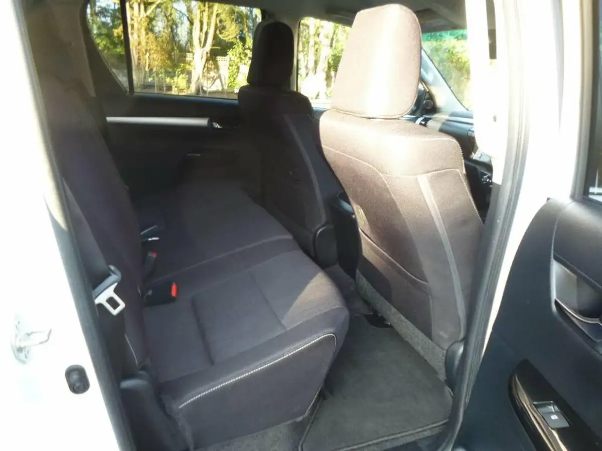2021-toyota-hi-lux-24d-4d-invincible-150hpeu6d-auto-big-22