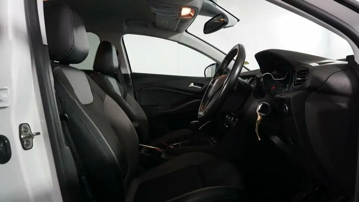 2020-vauxhall-grandland-x-12-sri-nav-big-8
