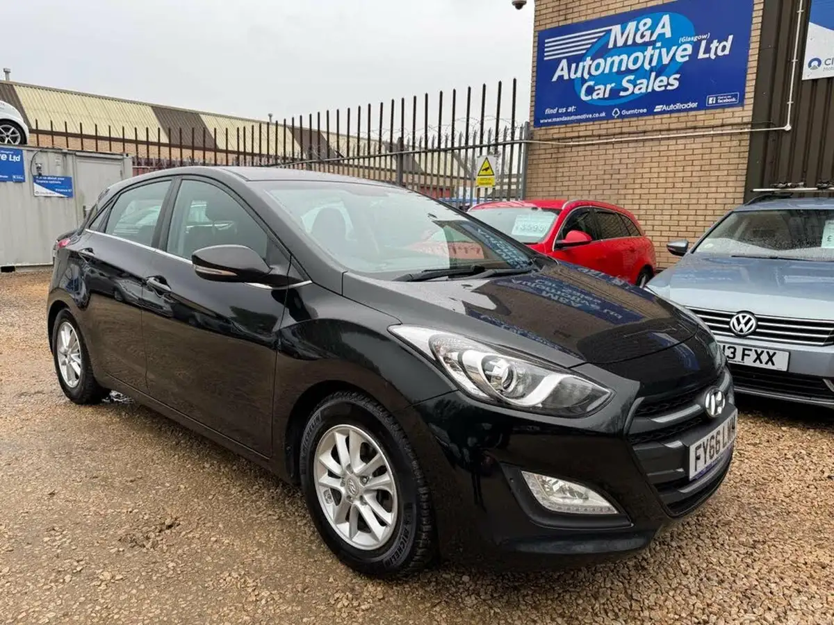 2016-hyundai-i30-16crdi-se-nav-110ps-hatchback-big-0