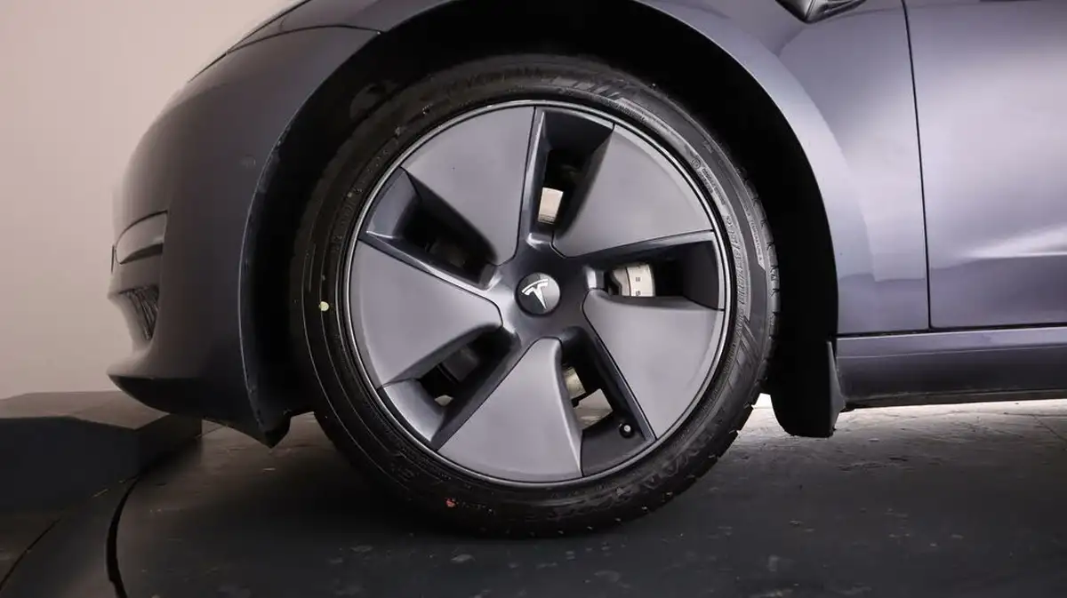 2021-tesla-model-3-e-long-range-4x4-big-18