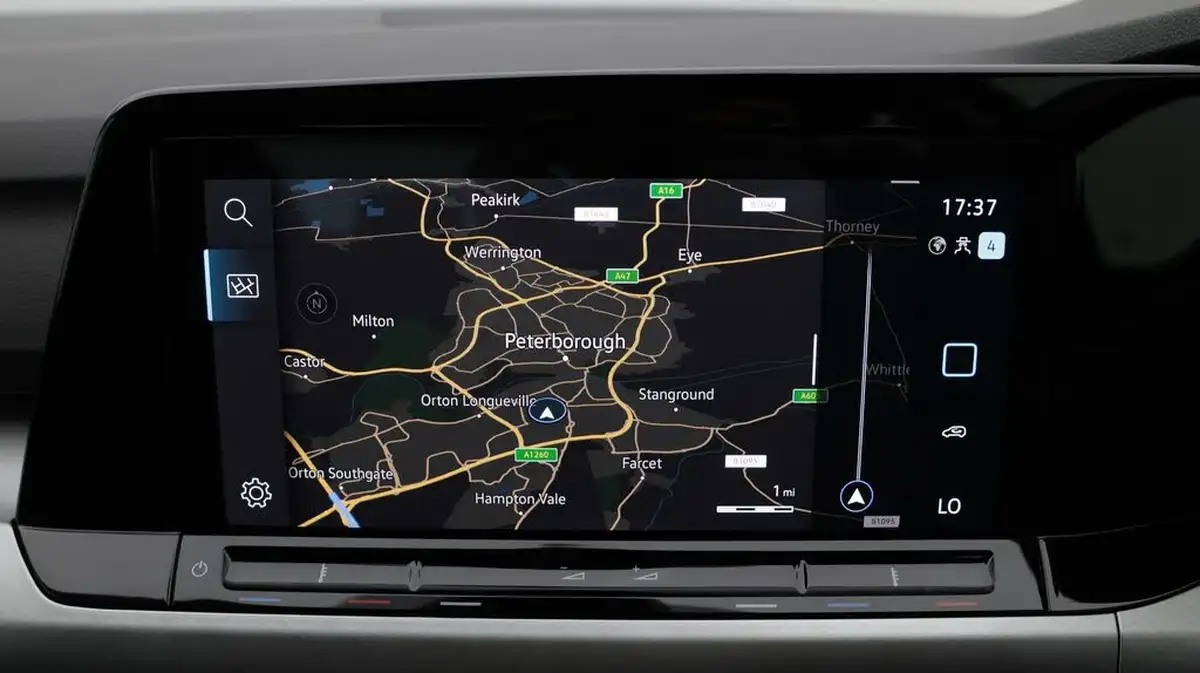 2023-volkswagen-golf-10-tsi-life-hatchback-big-11