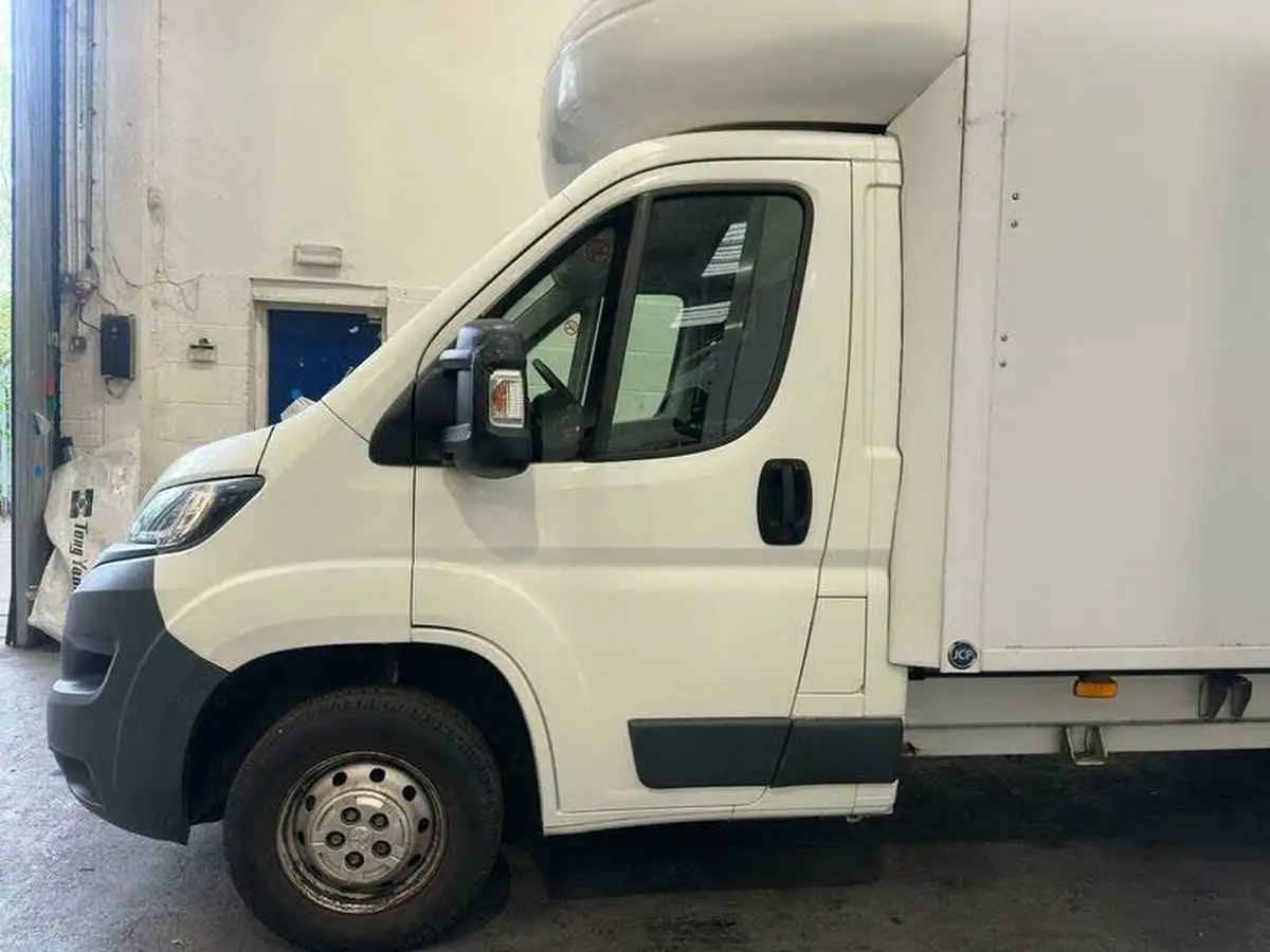 2018-peugeot-boxer-20-bluehdi-335-l4-130bhpeu6-luton-bfb-big-8