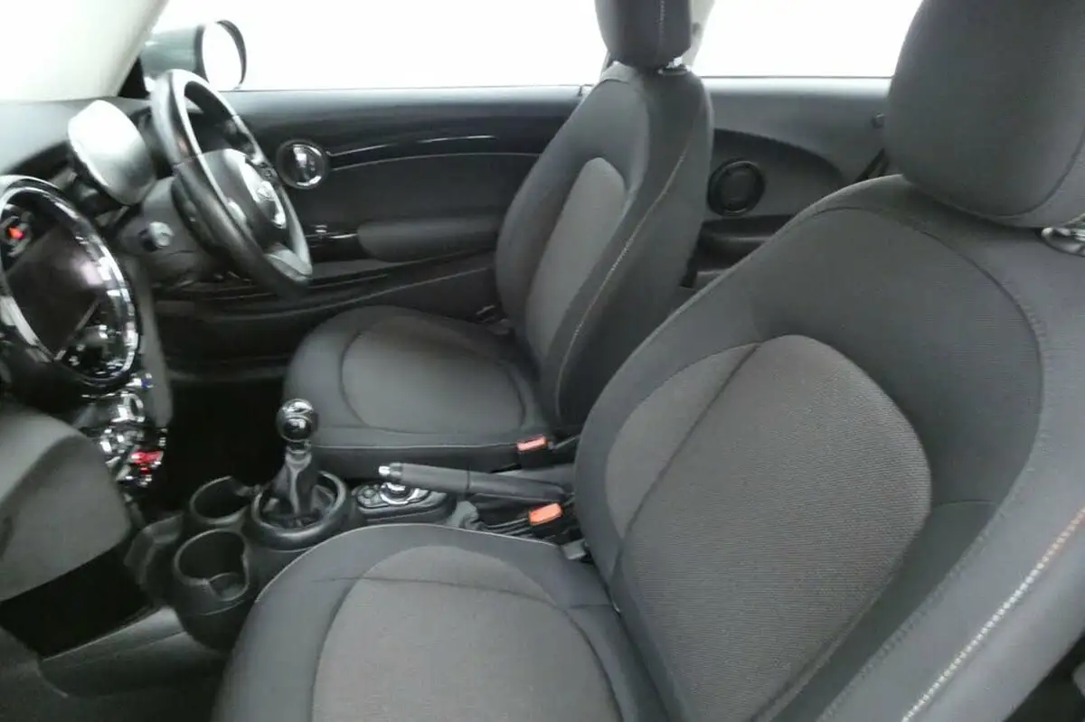 2022-mini-cooper-15-cooper-classic-hatchback-3d-big-16