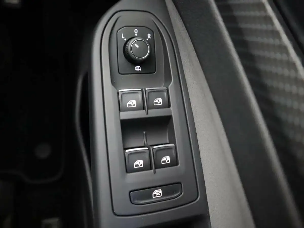 2023-volkswagen-golf-15-etsi-r-line-hatchback-big-27