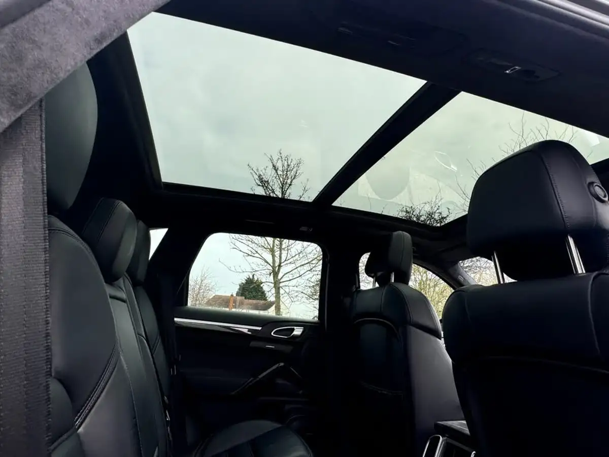 2014-porsche-cayenne-48-gts-big-10