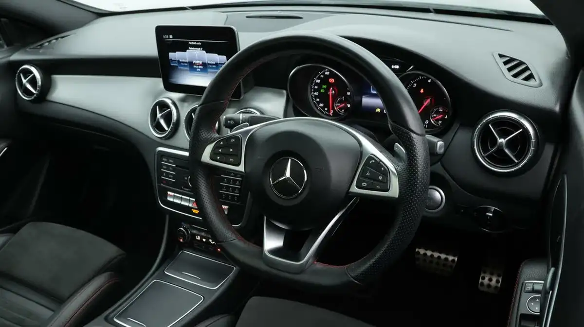 2018-mercedes-benz-cla-21d-cla-220-amg-line-coupe-4d-big-9