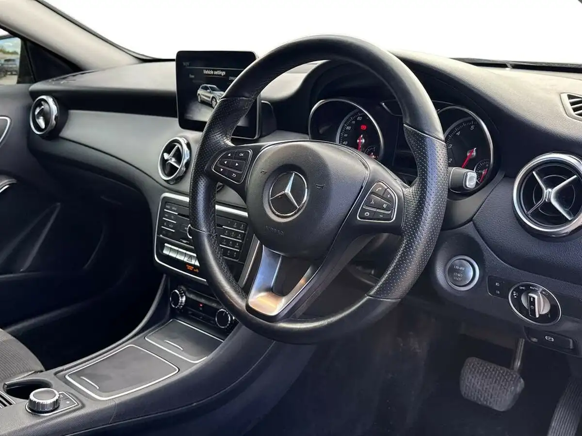 2020-mercedes-benz-gla-class-16-gla-180-urban-edition-ss-7g-dct-big-4
