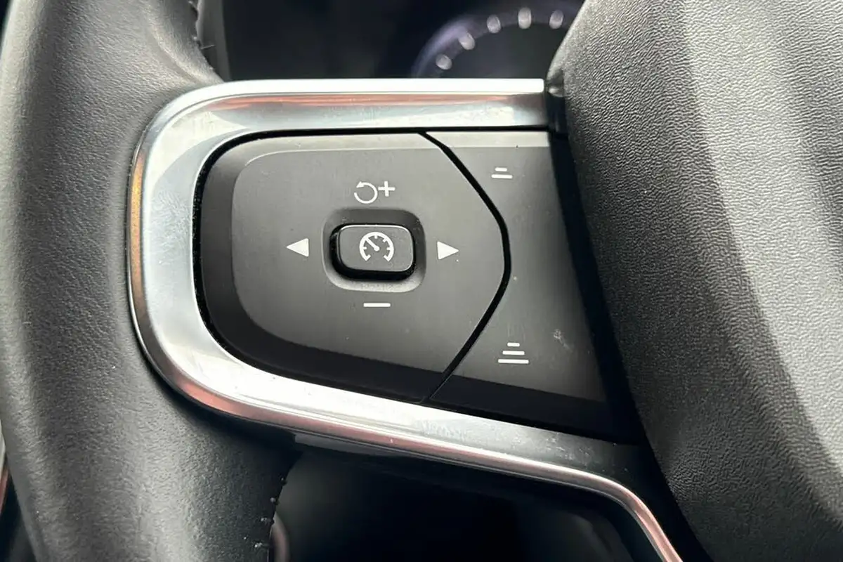 2020-volvo-xc40-20-b4-inscription-big-10