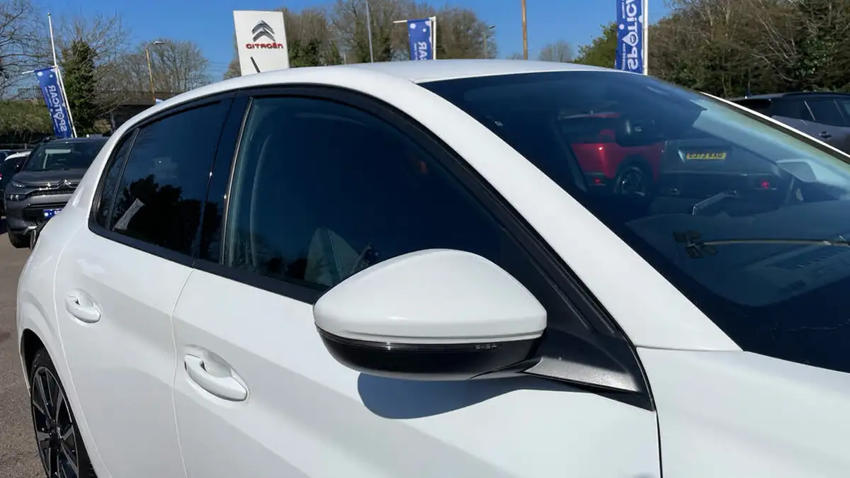 2020-peugeot-208-12-puretech-allure-premium-100bhp-big-35