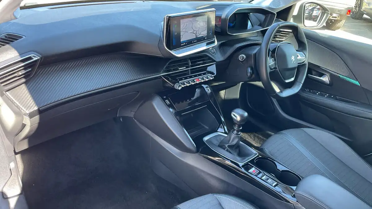 2020-peugeot-208-12-puretech-allure-premium-100bhp-big-11