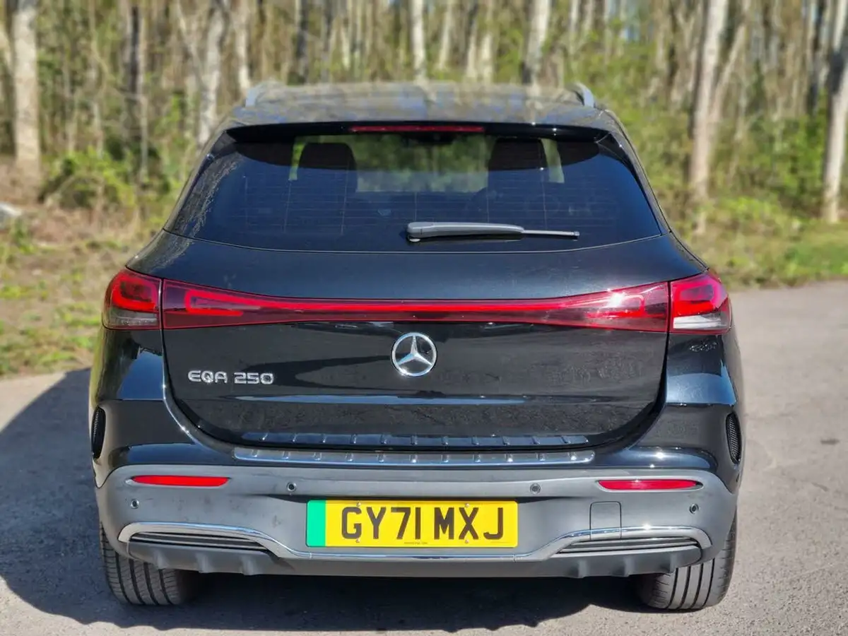2021-mercedes-benz-eqa-e-eqa-250-amg-line-big-6
