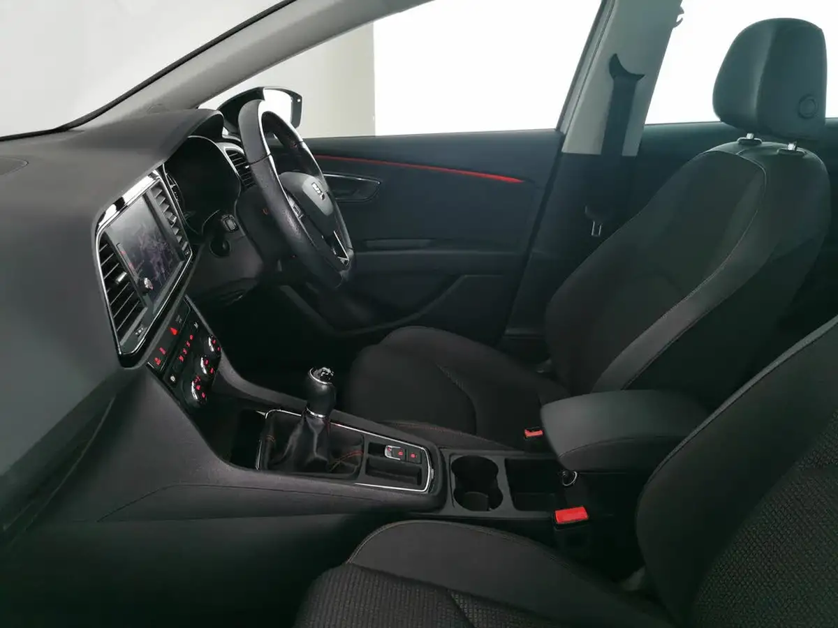 2017-seat-leon-14-ecotsi-fr-technology-hatchback-5d-big-2