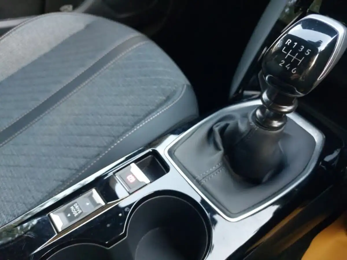 2024-peugeot-2008-suv-12-puretech-allure-130ps-big-18