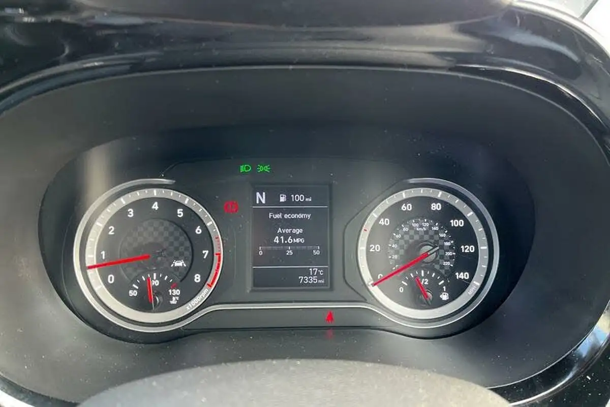 2022-hyundai-i10-12-premium-auto-big-12