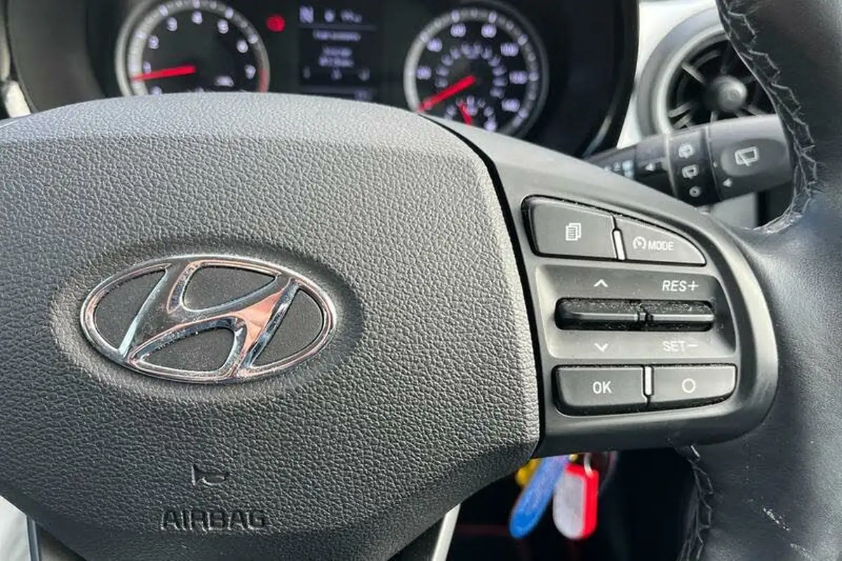 2022-hyundai-i10-12-premium-auto-big-36