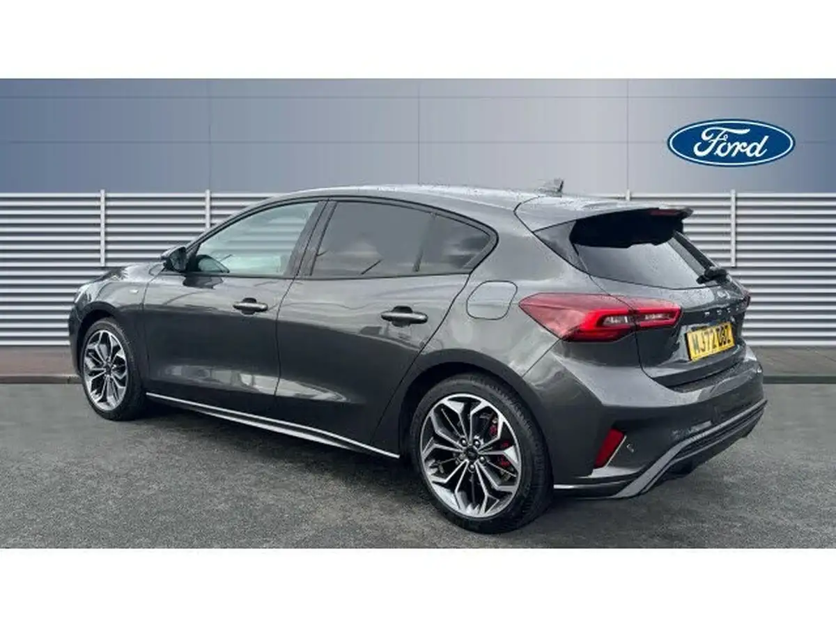 2022-ford-focus-10t-st-line-vignale-155ps-hybrid-mhev-hatchback-big-1