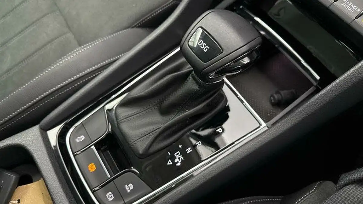 2019-skoda-karoq-15-tsi-se-l-dsg-big-24
