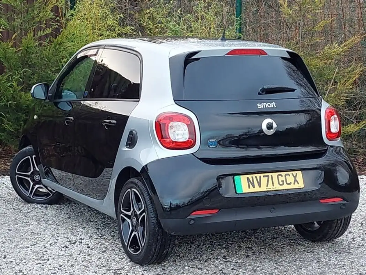 2022-smart-forfour-eq-premium-big-1