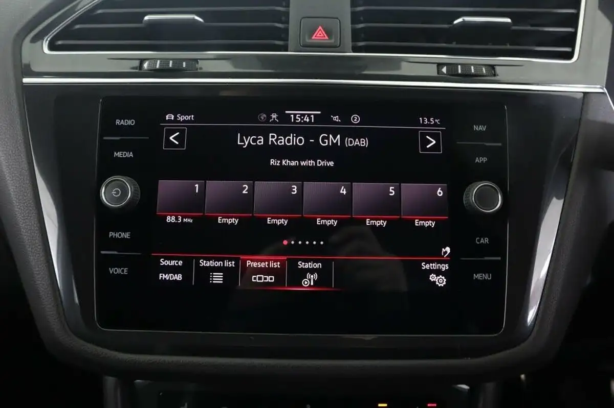 2022-volkswagen-tiguan-allspace-15-tsi-r-line-big-30