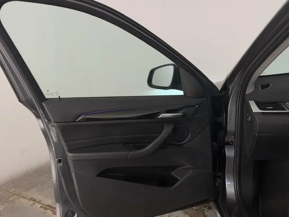 2019-bmw-x1-20-sdrive-20i-xline-sdrive-20i-big-8