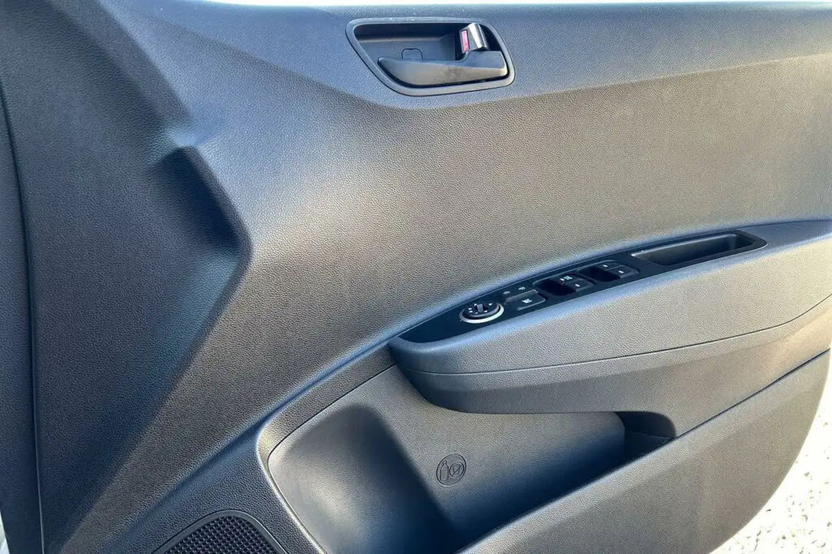 2018-hyundai-i10-10-se-67ps-big-26