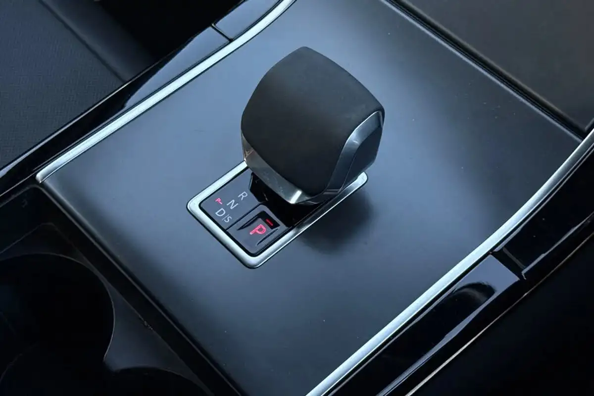 2023-land-rover-range-rover-velar-20-d200-dynamic-se-big-13