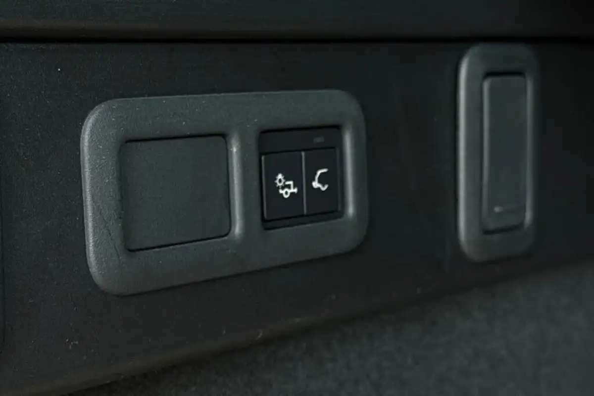 2023-land-rover-range-rover-velar-20-d200-dynamic-se-big-37