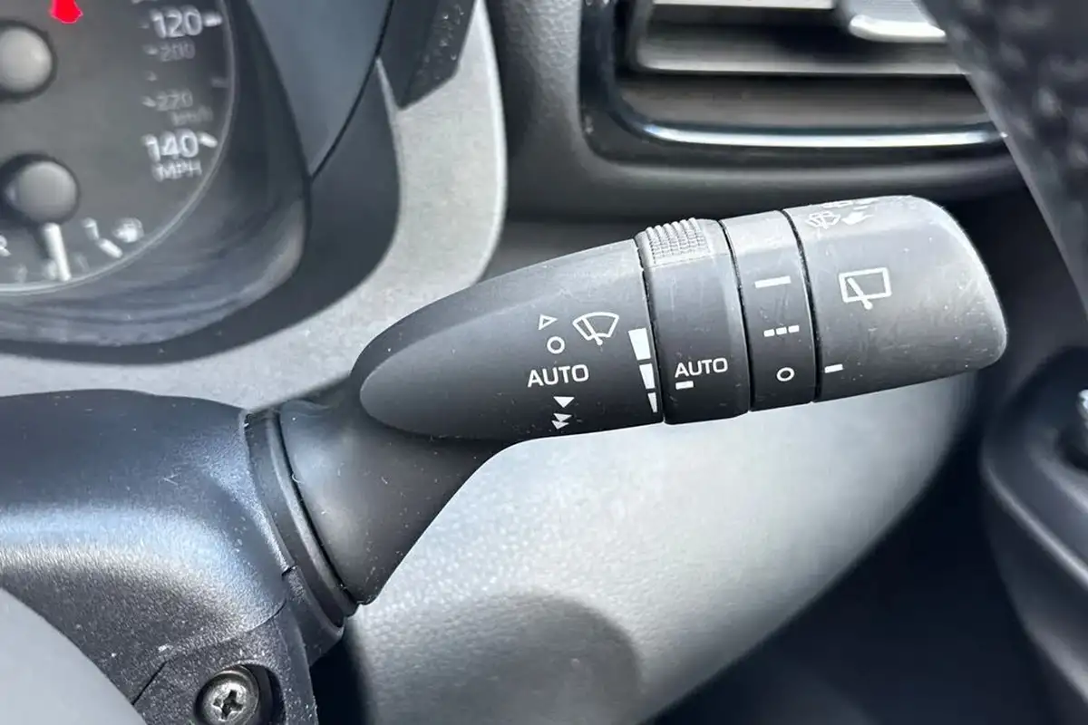 2022-mazda-mazda2-15-agile-big-27