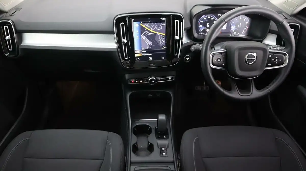 2021-volvo-xc40-15-t3-momentum-161bhp-auto-big-13