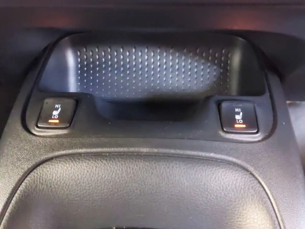 2022-toyota-corolla-20-vvt-i-icon-tech-hatchback-big-13