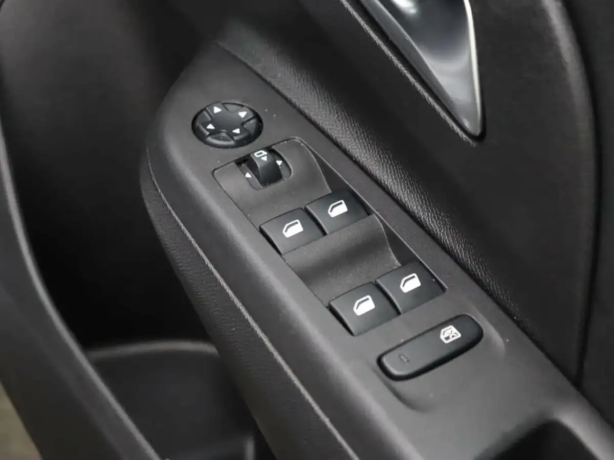 2020-vauxhall-corsa-12-turbo-elite-nav-auto-big-16