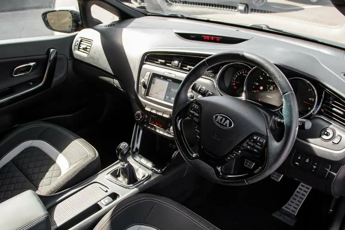 2018-kia-ceed-10-t-gdi-gt-line-hatchback-big-4