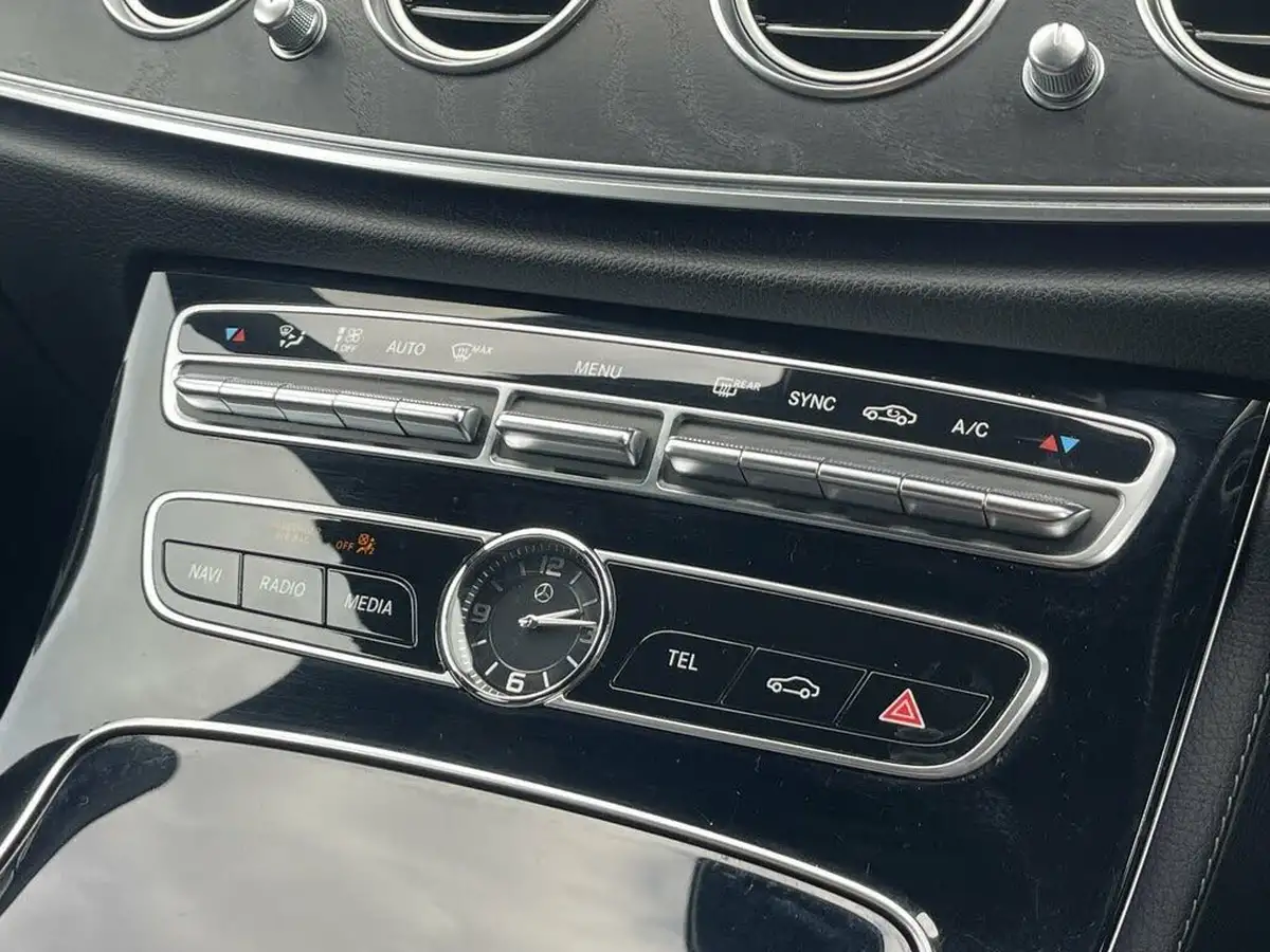 2017-mercedes-benz-e-class-30d-e350d-amg-line-ss-saloon-4d-big-27