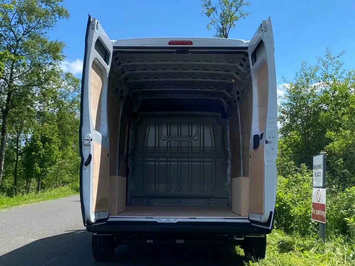 2024-peugeot-boxer-22-bluehdi-professional-premium-335-l3h2-panel-big-20