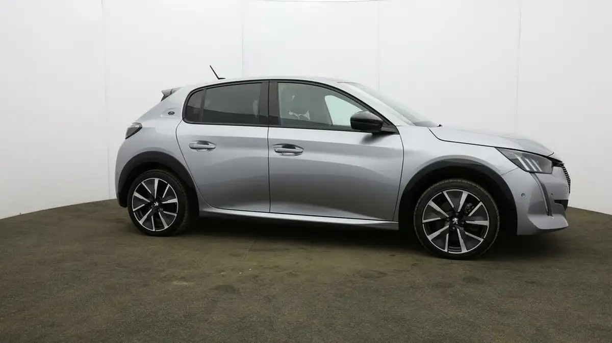 2021-peugeot-208-e-gt-50kwh-big-43