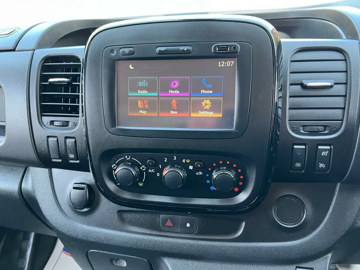 2017-vauxhall-vivaro-16cdti-sportive-2900-l2h1-125pseu6-biturbo-ss-panel-big-15