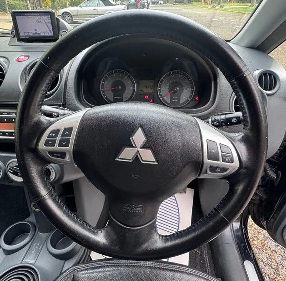 2011-mitsubishi-colt-13-juro-5d-big-19
