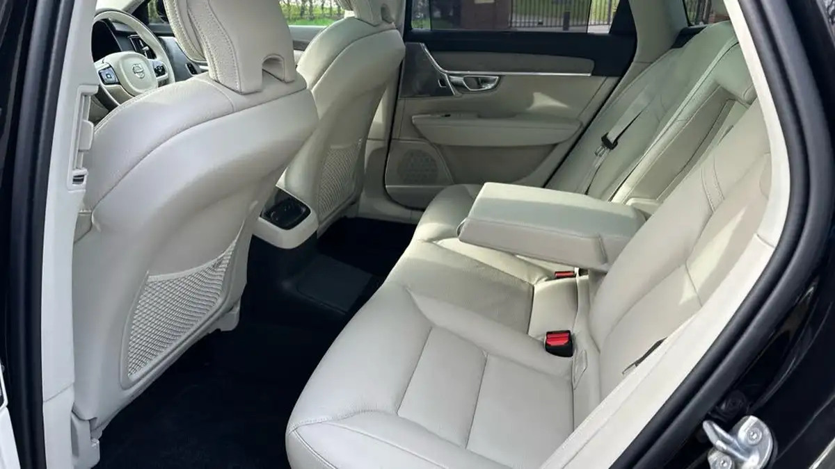 2025-volvo-v90-20-t8-ultra-big-28