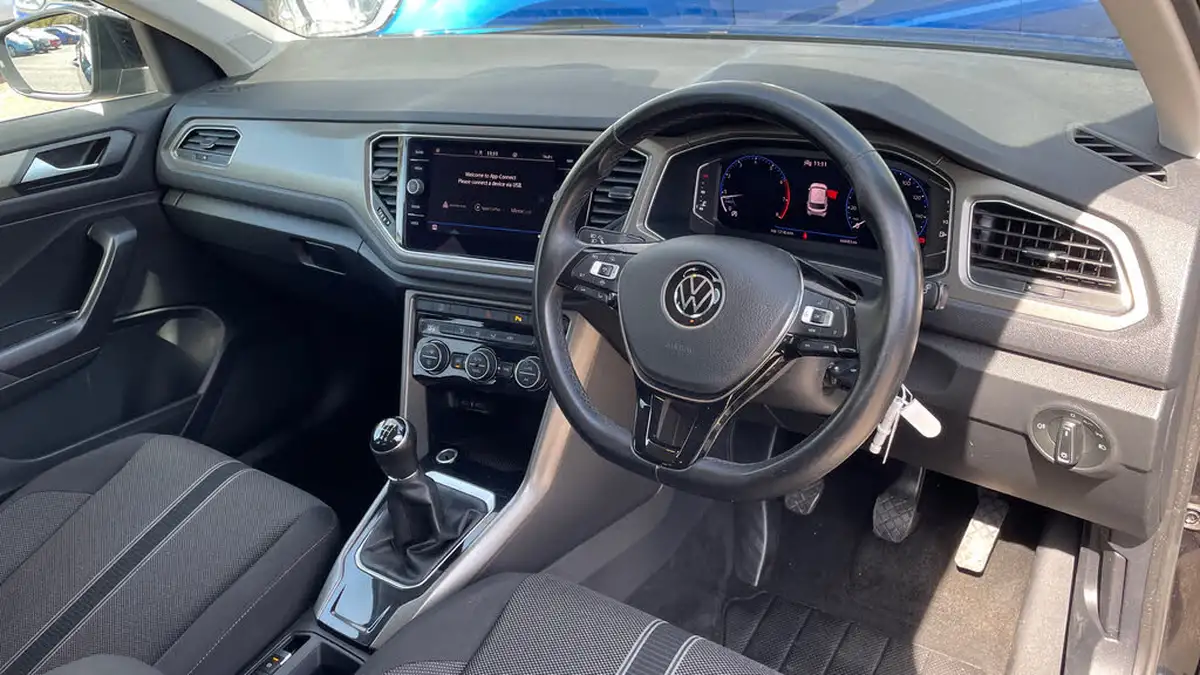 2020-volkswagen-t-roc-15-tsi-se-big-8