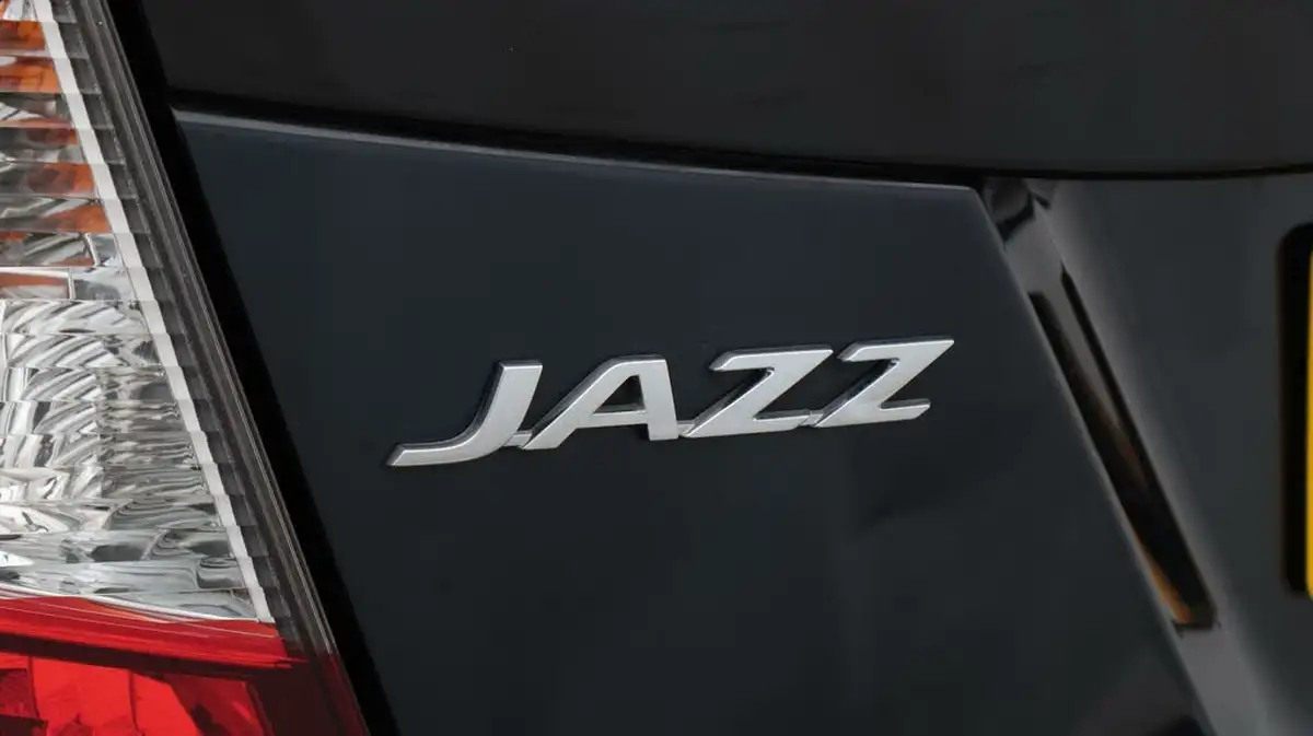 2019-honda-jazz-13-i-vtec-s-big-20