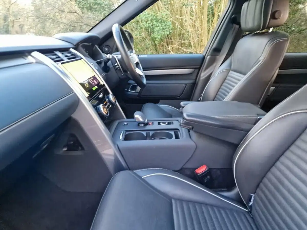 2021-land-rover-discovery-30-d300-r-dynamic-hse-big-36
