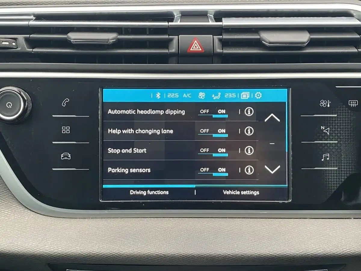2016-citroen-c4-picasso-12-puretech-feel-big-46