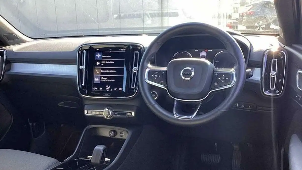 2022-volvo-xc40-15-t4-plus-big-4