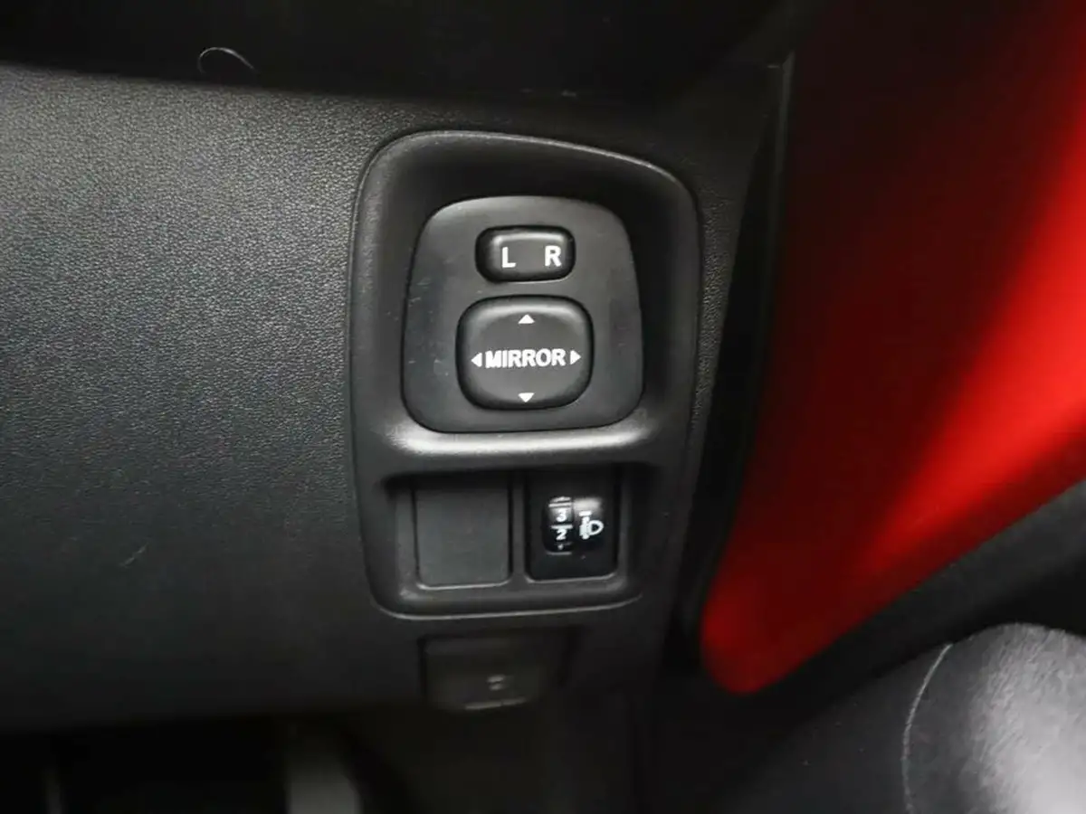 2018-toyota-aygo-10-vvt-i-x-cite-4-bi-tone-red-71bhp-big-21